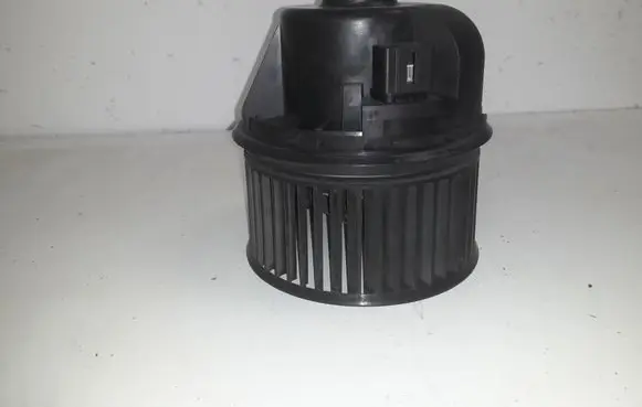 Ford Focus Heater fan/blower 1736007103