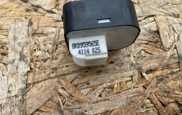 Audi A5 8T 8F Wing mirror switch 8K0959565E