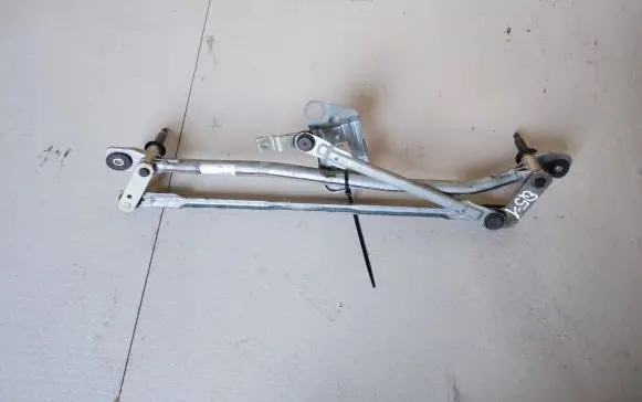 Audi Q5 SQ5 Front wiper linkage 
