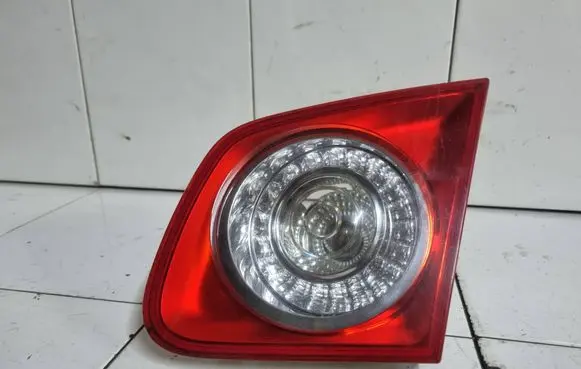 Volkswagen Jetta V Tailgate rear/tail lights 1K5945094 983152 180905121
