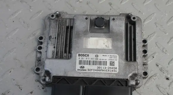 Hyundai i30 Engine control unit/module 0281015863