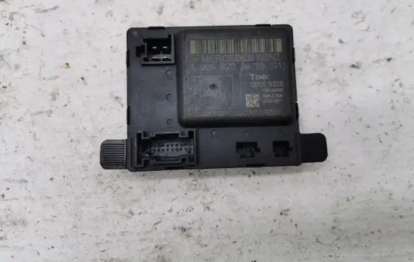Mercedes-Benz Sprinter W906 Door central lock control unit/module A9068203926