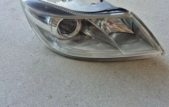 Skoda Octavia Mk2 (1Z) Headlight/headlamp 1Z1941016F 24705202000012 1EL24705202