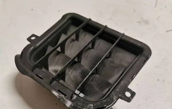 Audi A5 8T 8F Quarter panel pressure vent 8K0819181B