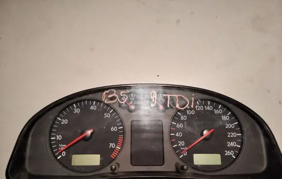 Volkswagen PASSAT B5 Speedometer (instrument cluster) 3B1919860 110008919020