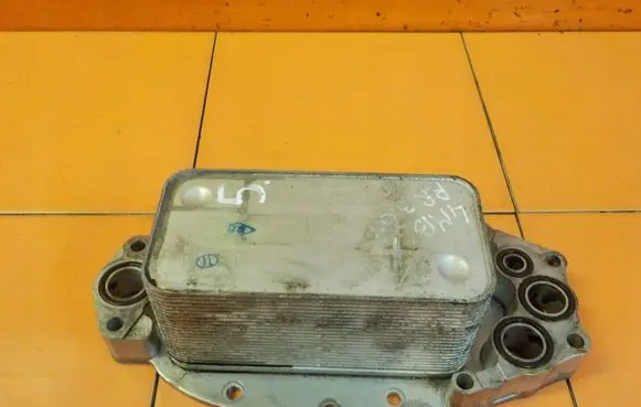 Land Rover Range Rover L405 Engine oil radiator 1388244S01 4MB61