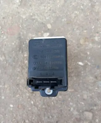 Audi A6 Allroad C5 Heater blower fan relay 4B0820521