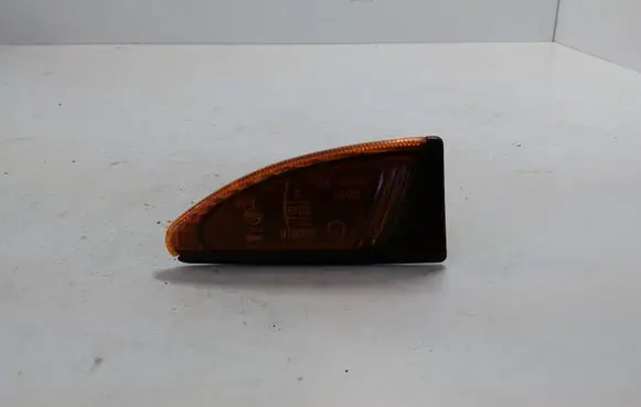 Subaru Legacy Front fender indicator light 220902