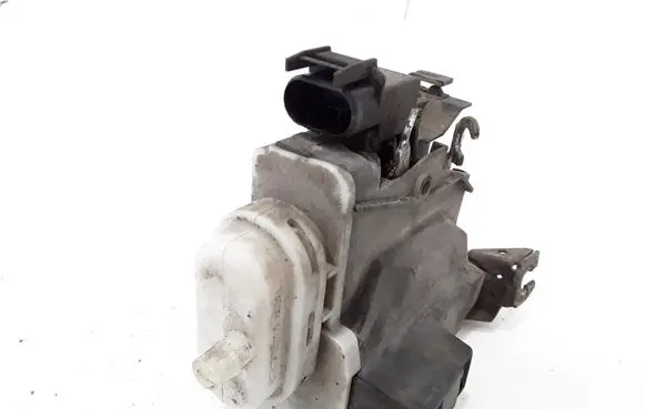 Audi A4 S4 B5 8D Front door lock 4A0837087