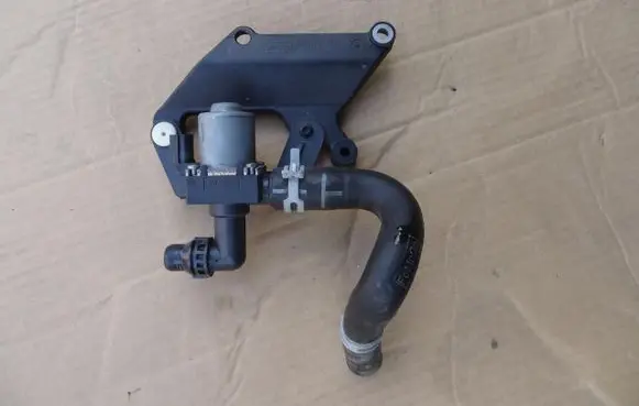 Ford Focus Water pump F1F1-18495-DB F1F1-14A301-BA
