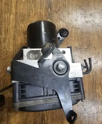BMW 5 E60 E61 ABS Pump 677467701 52188410 DC01