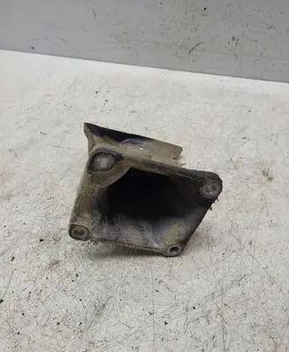Mercedes-Benz C W202 Engine mounting bracket
