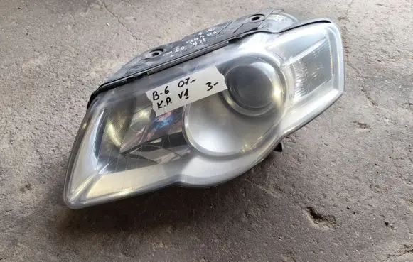 Volkswagen PASSAT B6 Headlight/headlamp