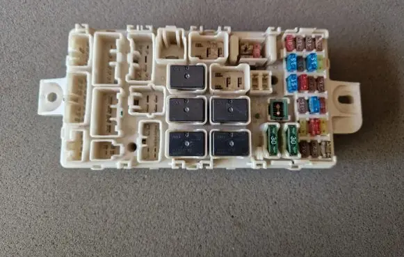 Mitsubishi L200 Fuse module