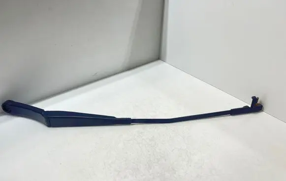 Front wiper blade arm