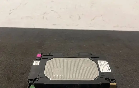 BMW 5 F10 F11 Wireless charging module 6819365