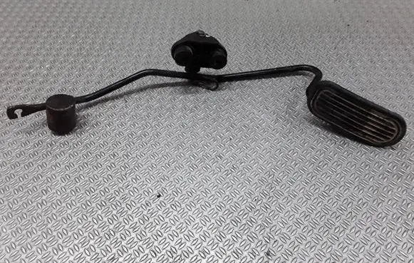 Accelerator throttle pedal
