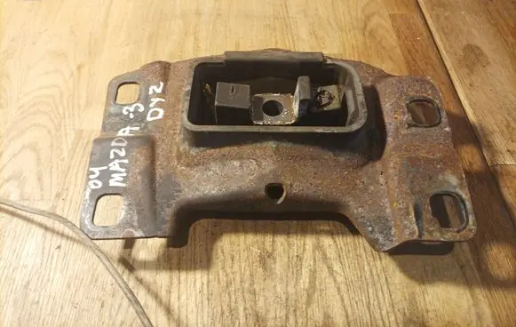 Mazda 3 I Engine mount bracket