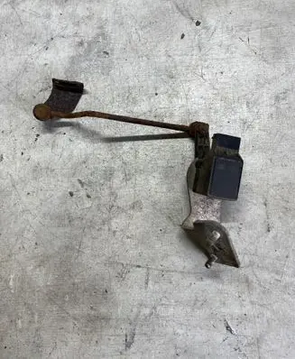 Mercedes-Benz E W211 Air suspension front height level sensor A0105427717