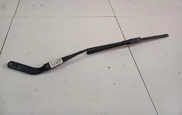 BMW 1 E81 E87 Front wiper blade arm 61617
