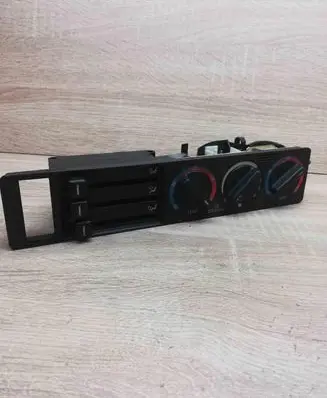 BMW 5 E34 Climate control unit 8390070 8390071
