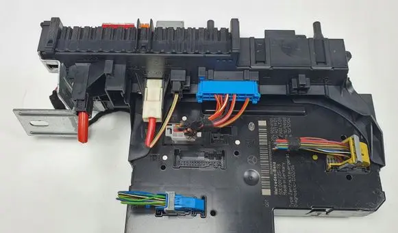 Mercedes-Benz GLK (X204) Fuse module 2049009101
