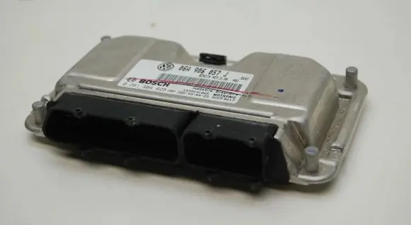 Volkswagen Golf VI Engine control unit/module 06A906057J 0261S04625