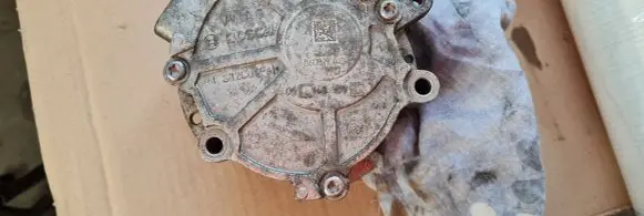 Audi Q3 F3 Vacuum pump 06L145100L