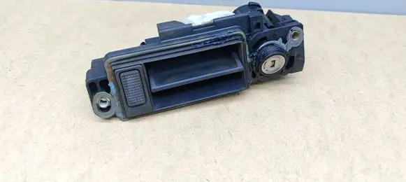 Mercedes-Benz CLS C219 Tailgate opening switch A2037500793