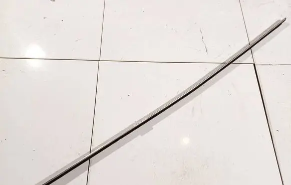 Skoda Superb B6 (3T) Front door glass trim molding 