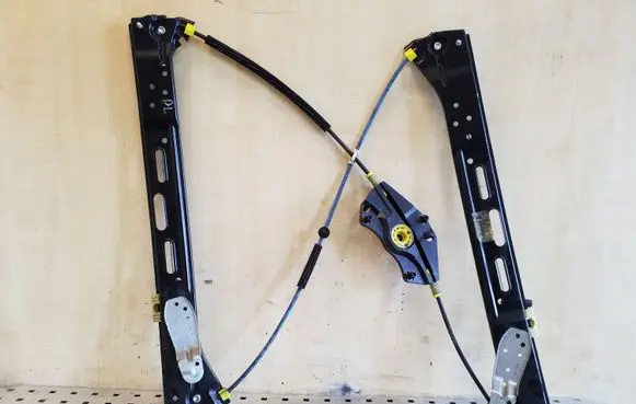 Volkswagen Sharan Front window lifting mechanism without motor 7N0837461F