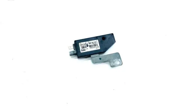 Mercedes-Benz ML W163 Aerial antenna amplifier 1638200089