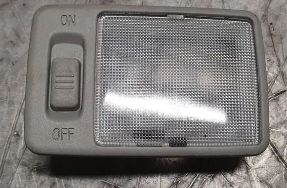 Toyota Auris E180 Rear seat light