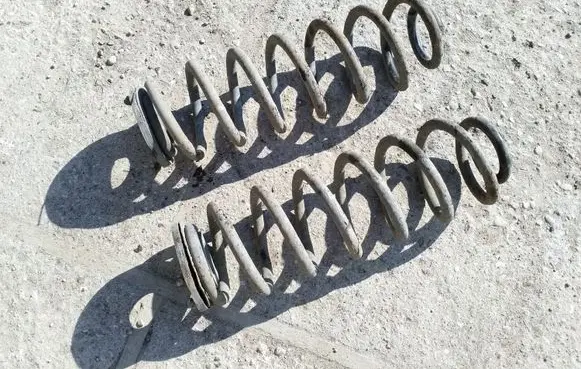 Volkswagen Touran I Rear coil spring