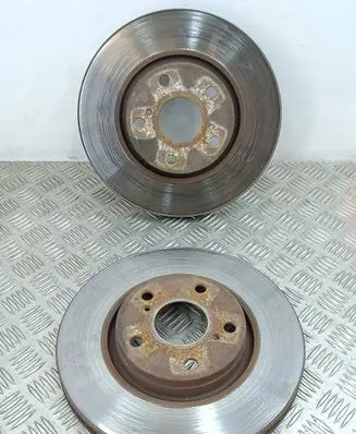 Toyota Avensis T270 Front brake disc