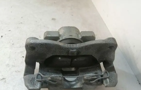Toyota Yaris Front brake caliper 6922