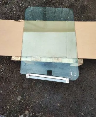 Ford Transit Front door window glass four-door 43R00098