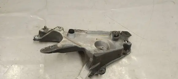 Volvo XC90 Fender mounting bracket 31447897