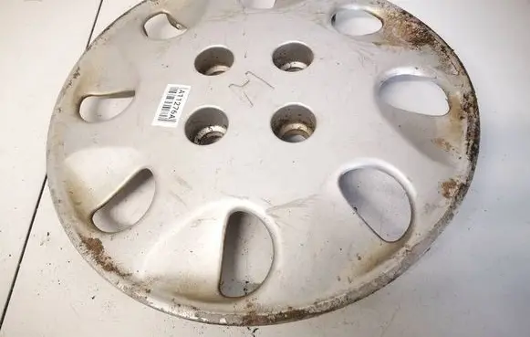 Mazda 121 R15 wheel hub/cap/trim BOURBON5121
