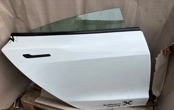 Tesla Model 3 Rear door 1751848ECG