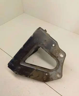 Audi A6 S6 C6 4F Fender mounting bracket 4F0821135