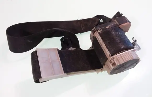 Opel Astra G Front seatbelt 90560636