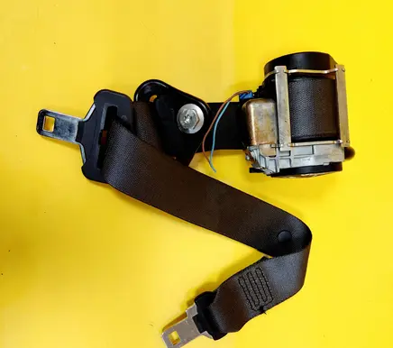 Rear seatbelt