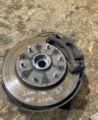 Mitsubishi L200 Front wheel hub 