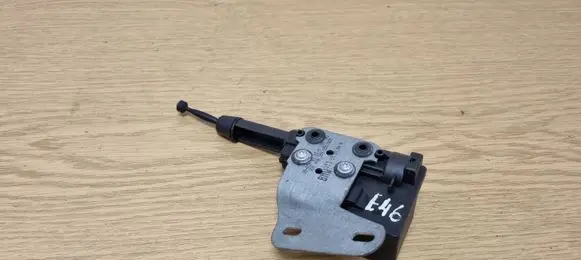 BMW 3 E46 Vent window/glass motor 8238743