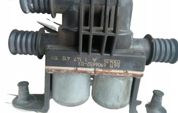 BMW 3 E46 Coolant heater control valve 69066521