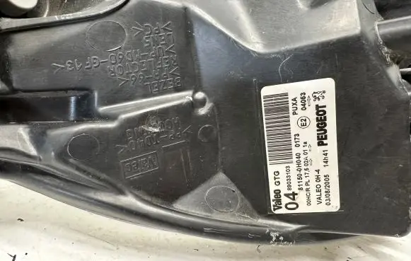 Peugeot 107 Headlight/headlamp 811500H040 89033103