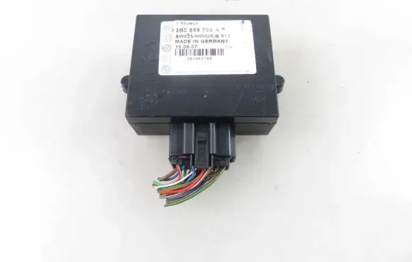 Volkswagen PASSAT B5 Central body control module 3B0959799A
