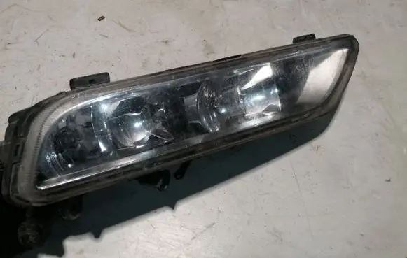 Volkswagen PASSAT B7 Front fog light