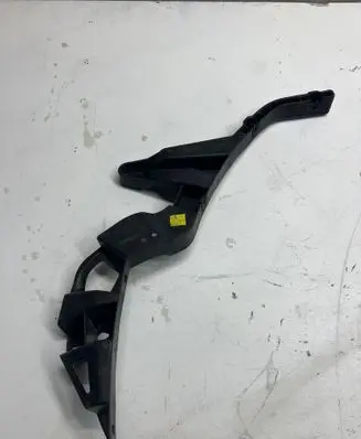 Audi A2 Front bumper mounting bracket 8Z0854729
